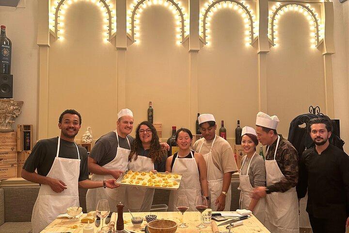 Florence: Pasta Cooking Class with Unlimited Wine