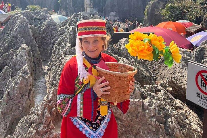 Private day tour in Kunming to Stone forest and cuihu lake with lunch