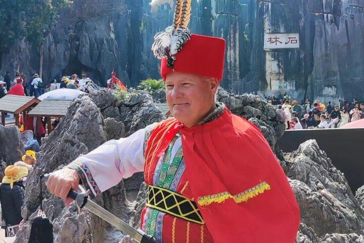 Private day tour in Kunming to Stone forest and cuihu lake with lunch