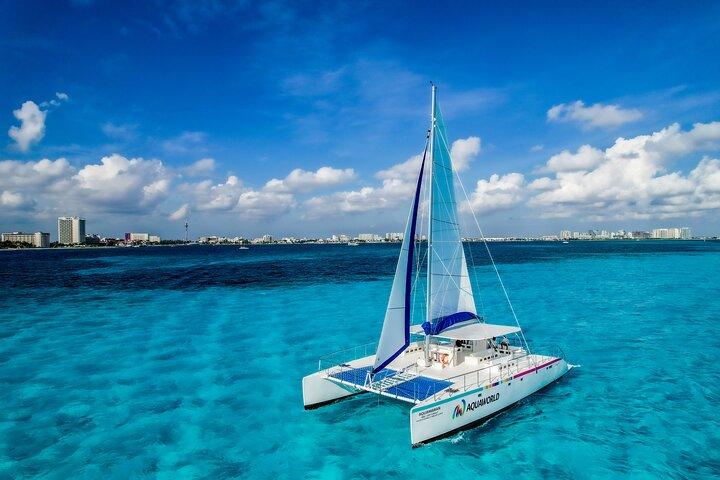 Chichen Itza Early Access & Catamaran to Isla Mujeres