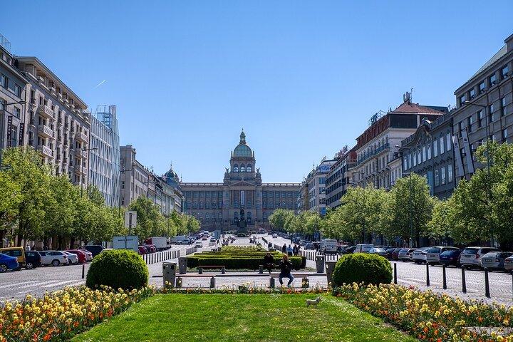 Private Transfer from Budapest to Prague with 2 hours for sightseeing