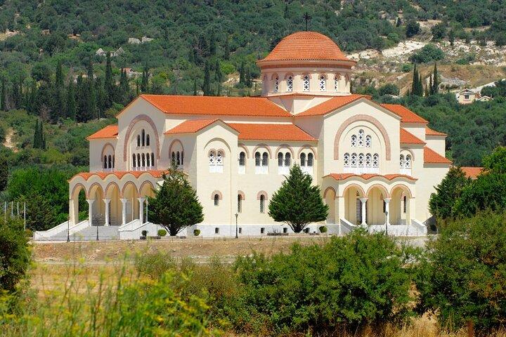 Spanish Shorex to Melissani & St. Gerasimos from Argostoli Port