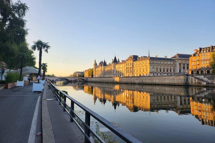 Paris Without People - Sunrise Bike Tour & Breakfast