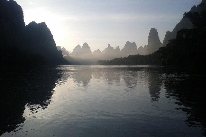 Guilin Highlights Tour Li River to Yangshuo and Xianggong Hill