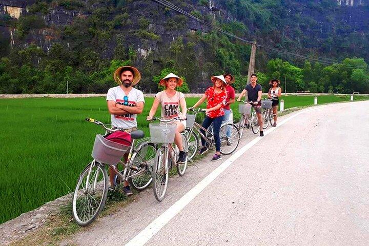 From Hanoi: Ninh Binh Tour and Ha Long Bay Cruise 3-Day Trip
