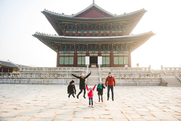 Private Vacation Photography Session with Local Photographer in Seoul