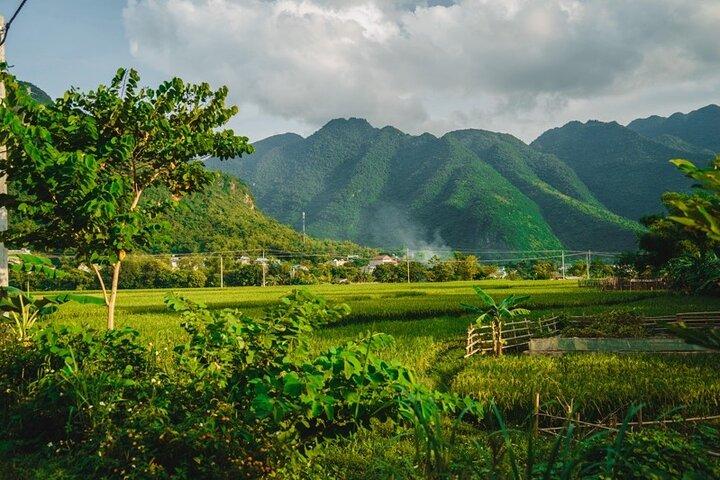 Mai Chau Deluxe Day Tour: Limousine, Small Group, Lunch & Biking