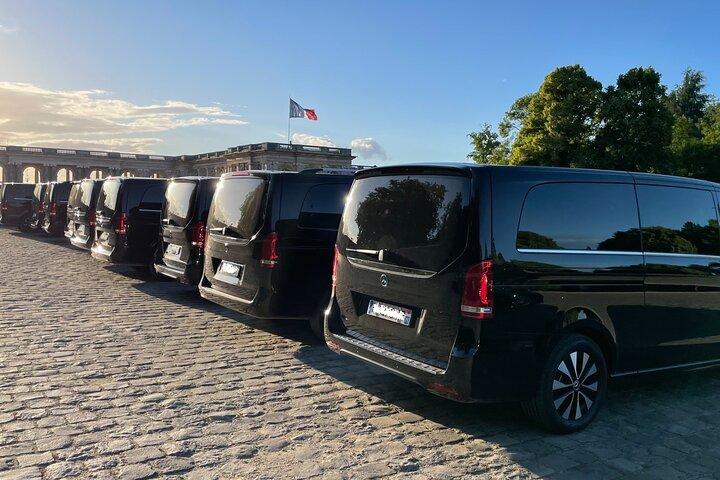 Excursion CHATEAU DE VERSAILLES and GIVERNY in Limousine from Paris