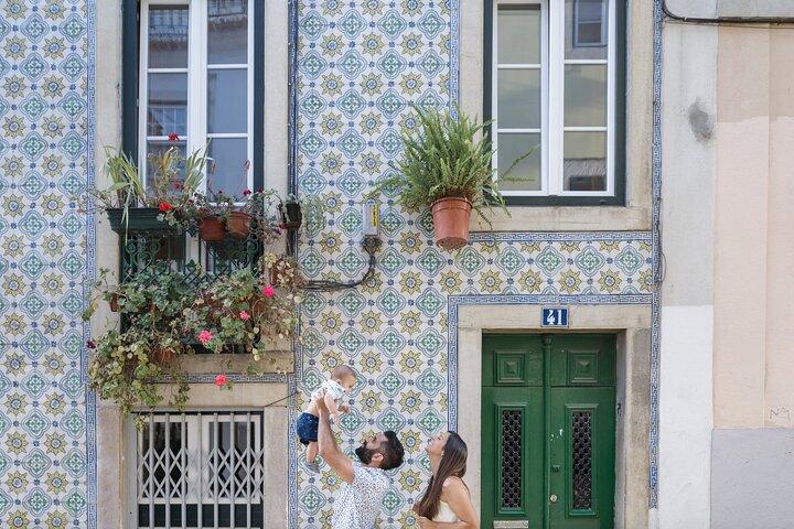 Private Vacation Photography Session with Local Photographer in Lisbon