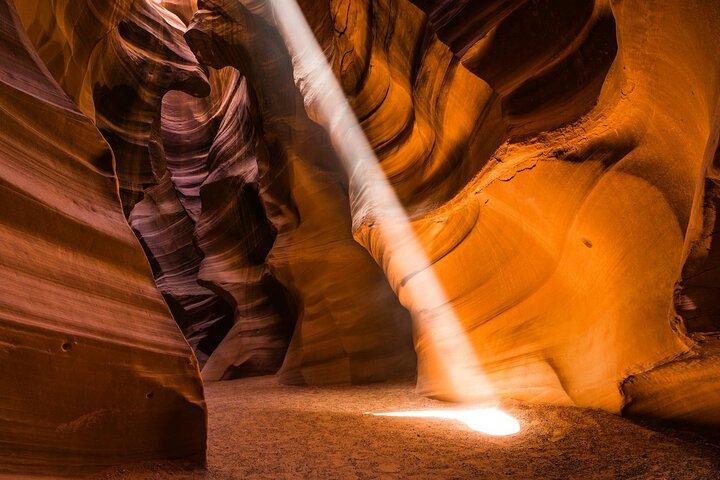 Upper Antelope Canyon Sightseeing Tour with Navajo Guide