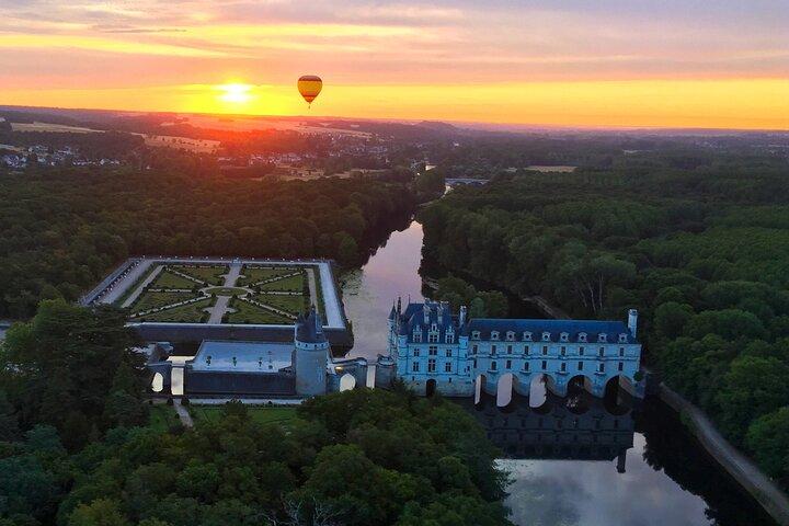 Hot air ballooning: Chambord, Blois, Chenonceau, Cheverny or Chaumont