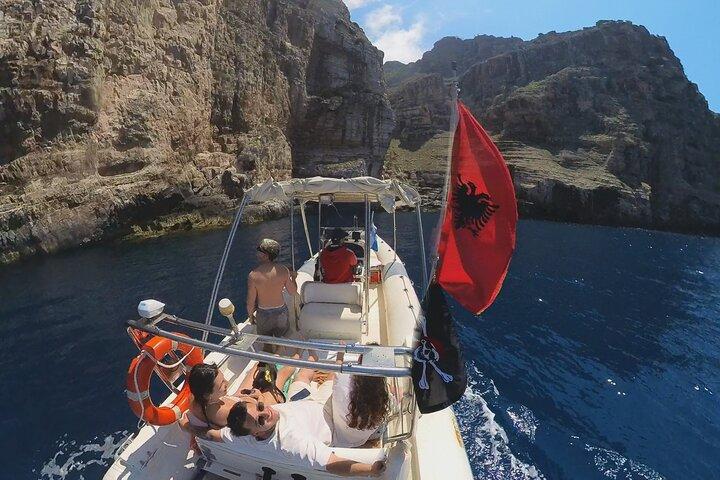 Private 6 H Boat Dafina Bay & Bear's Bay