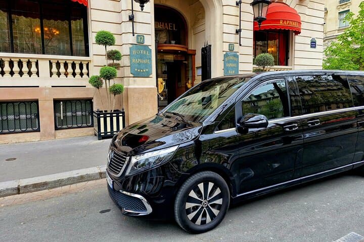 VERSAILLES CASTLE Round-Trip Transfer from Paris by Luxury Van