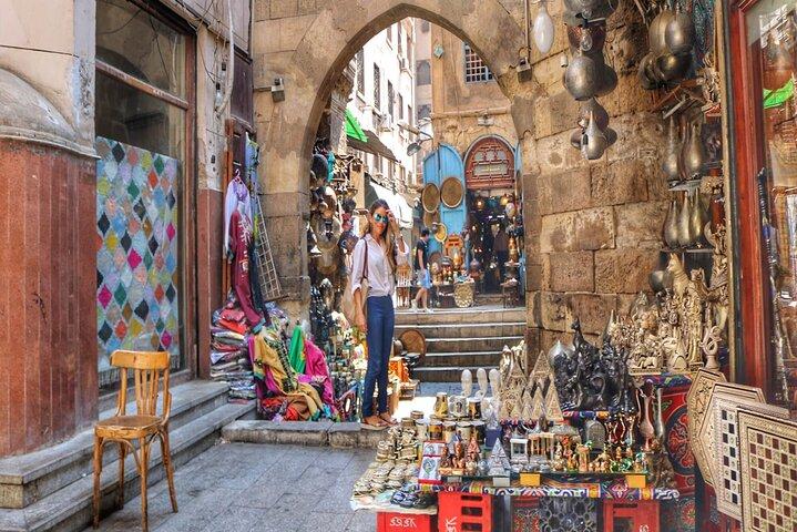 Day Tour to Pyramids of Giza, Museum, Citadel and Bazaar