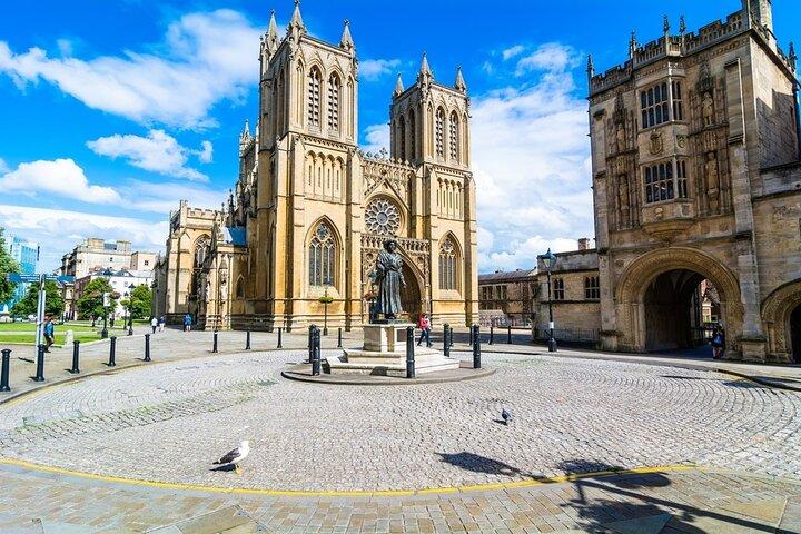Arrival Transfer: Bristol Airport BRS to Bristol by Luxury Van