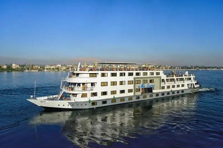Private Nile Cruise from Luxor to Aswan: 5-Star deluxe Experience