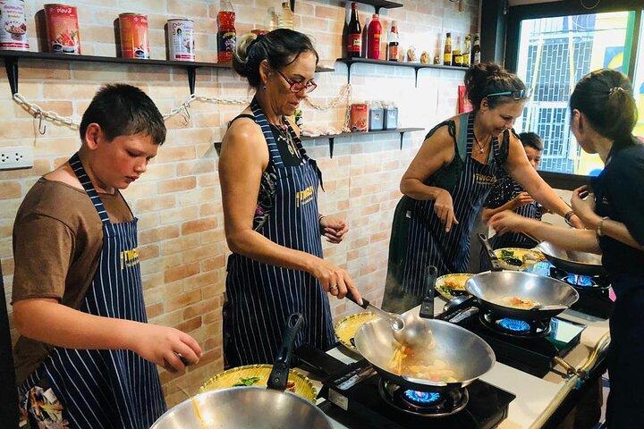 3 Hour Thai Local Cooking Class in Bangkok