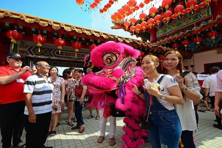 Private Kuala Lumpur Tour with Petronas Twin Tower and Batu Cave