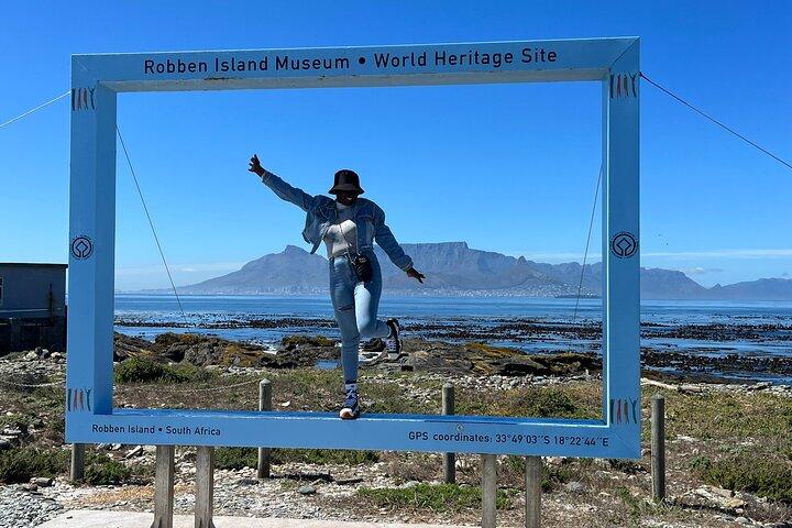 Private Cape Town City, Robben Island, and Table Mountain Tour
