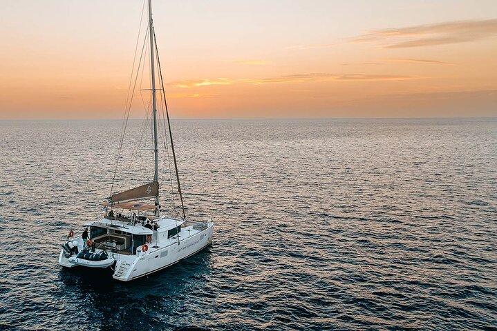 Santorini Sunset Sailing Cruise: Dinner, BBQ, Open Bar, Transfers