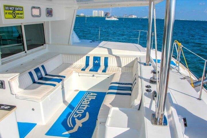 Luxury Catamaran Tour to Isla Mujeres with Transportation