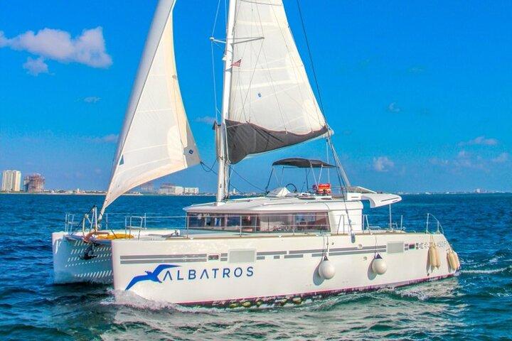 Luxury Catamaran Tour to Isla Mujeres with Transportation