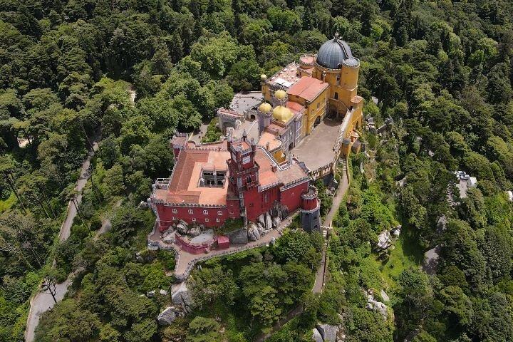 Sintra to Seaside Splendor | Premium Private Day Tour