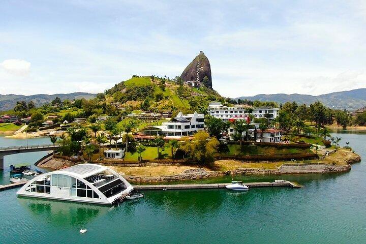 (Private Guatapé) Mansion Pablo Escobar+Paintball+Cuatrimoto+Boat