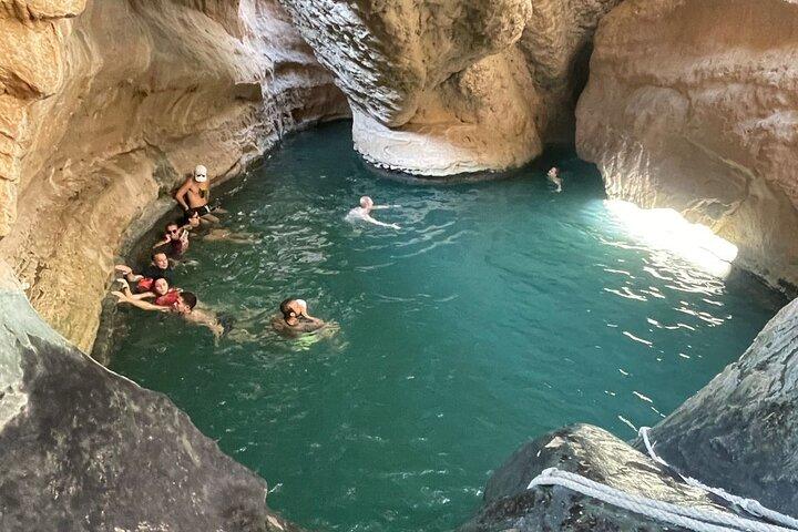 Private Wadi Shab Adventure - Bimmah Sinkhole and Fins Beach Tour