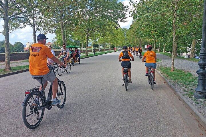 Private Guided Tour of Lucca by E-bike or City bike