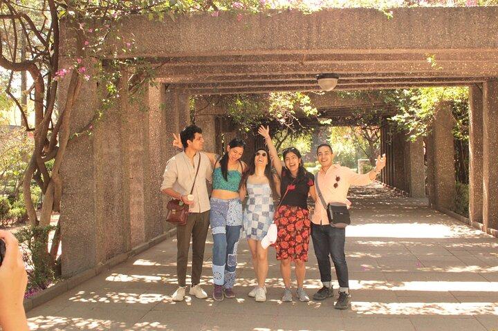 Vibrant Coyoacán Art Tour with Flavorful Mexican Fruit Tasting!