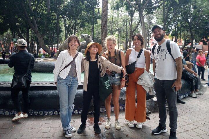 Vibrant Coyoacán Art Tour with Flavorful Mexican Fruit Tasting!