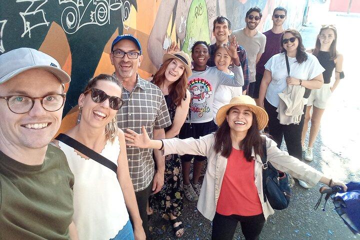 Vibrant Coyoacán Art Tour with Flavorful Mexican Fruit Tasting!