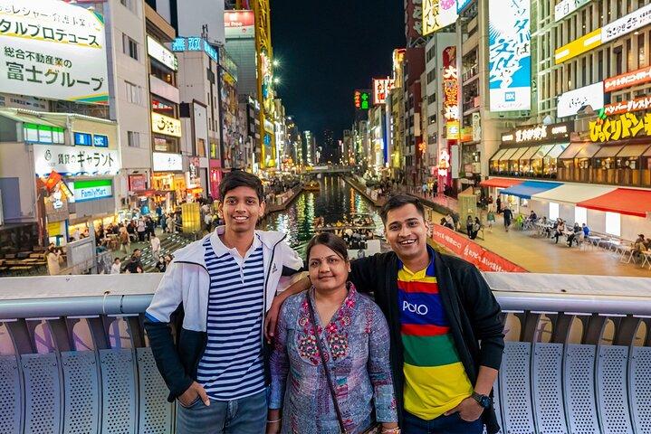 Private Vibrant Night Photoshoot Experience in Osaka (Dotonbori)