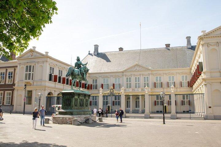 90 minutes Self Guided Walking Tour with puzzles in Den Haag