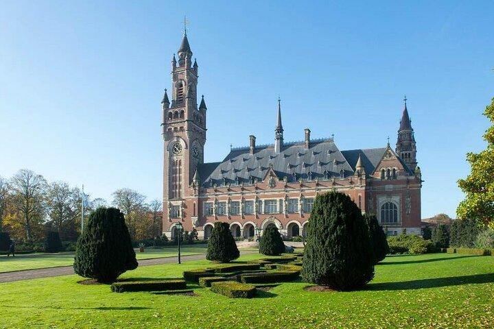 90 minutes Self Guided Walking Tour with puzzles in Den Haag