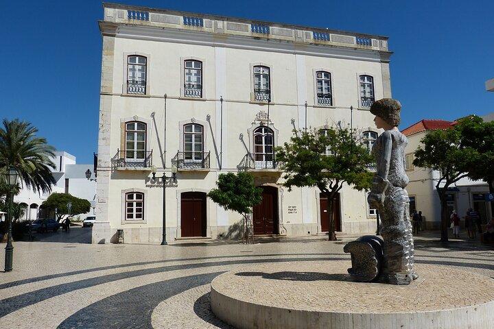 Private day trip from Lisboa to Lagos with a two-way transfer