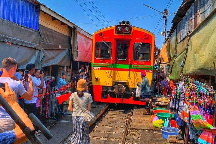 Bangkok: Floating and Train Market with Boat Trip
