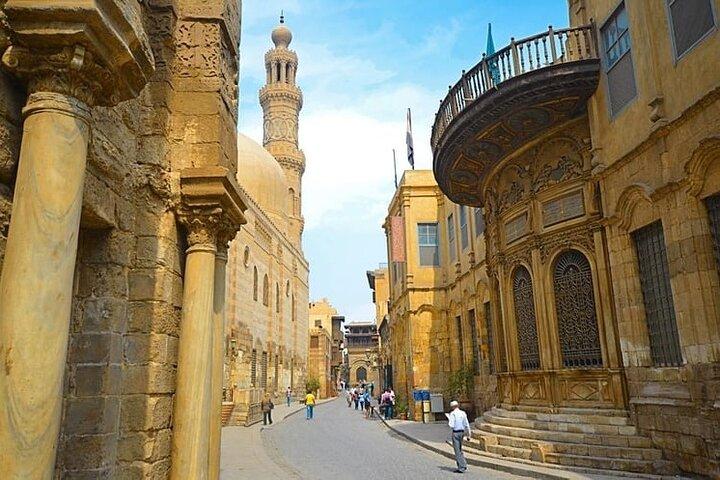 Cairo Day Tour to EL Moez Street and AL Azhar Park