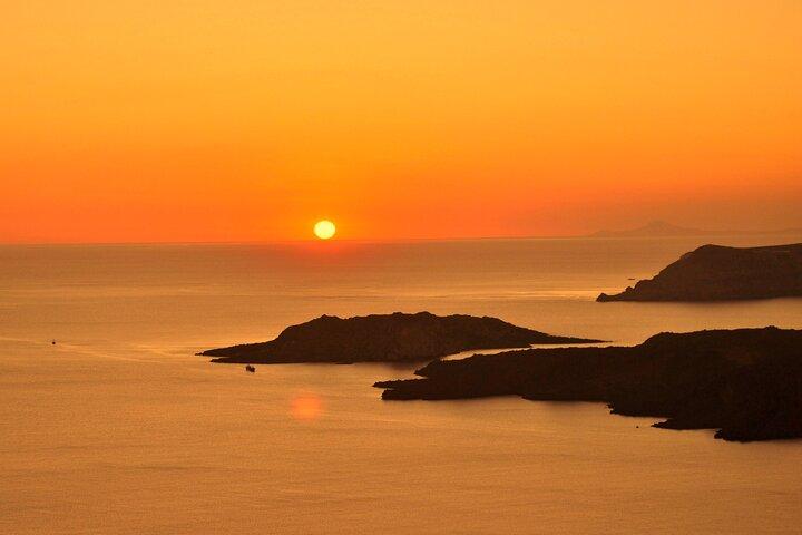 (5h) Santorini Discovery Private Tour–Oia, Villages & Black Beach