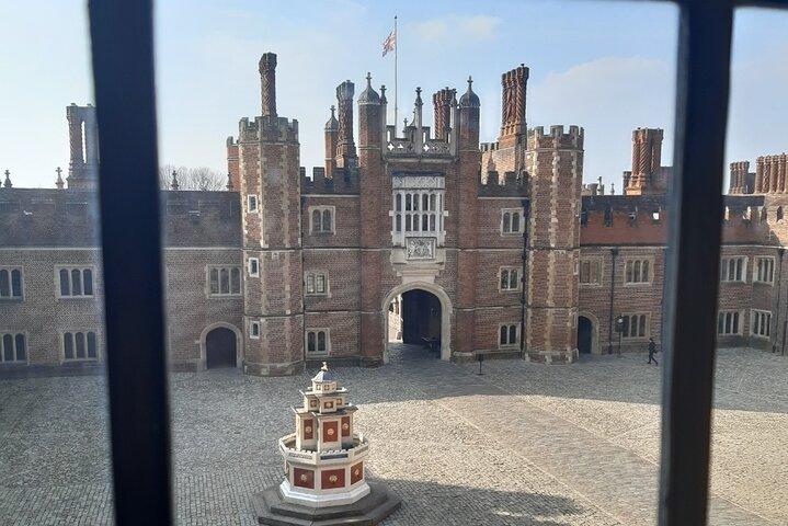 Private Guided Tour Secrets of the Six Wives Hampton Court Palace