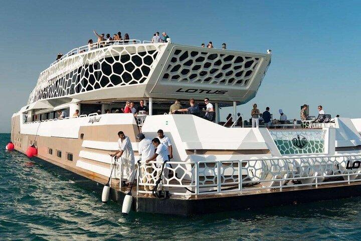 Dubai Lotus Yacht with Dinner Cruise