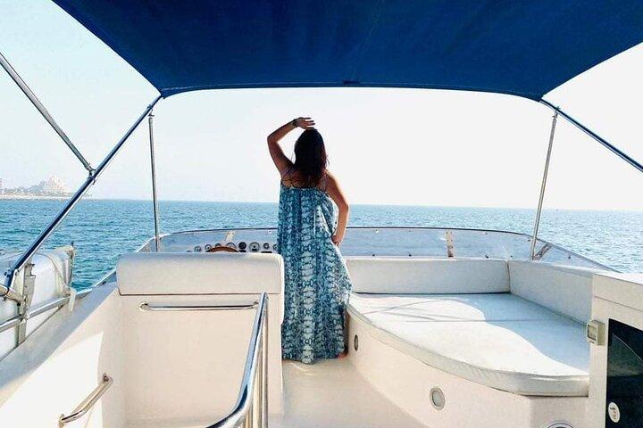 Dubai Yacht Tour – Private Luxury Yacht Charter from Dubai Marina