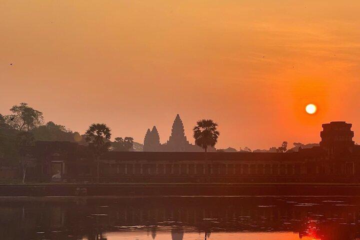 Angkor Wat Sunrise Premium Tour