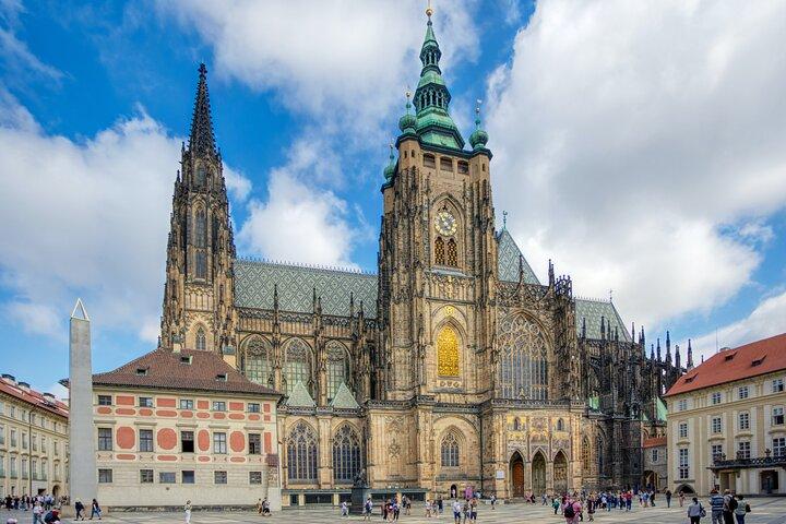 Classic Prague Castle Tour, Strahov Monastery & Castle District