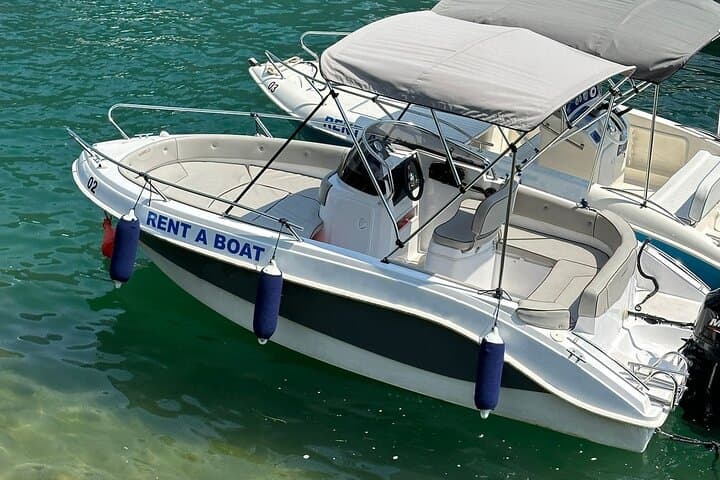 Lake Como: 2 Hours Boat Rent Without License