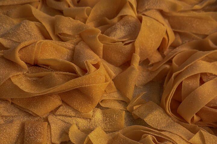 Florence: Pasta Cooking Class with Unlimited Wine
