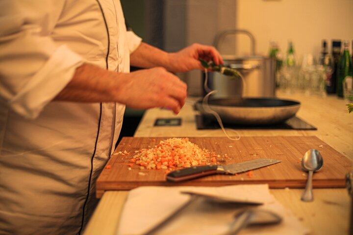 Florence: Pasta Cooking Class with Unlimited Wine
