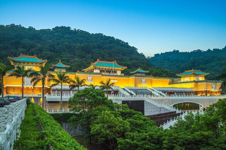 Tickets to National Palace Museum + Taipei City Private Tour 6H