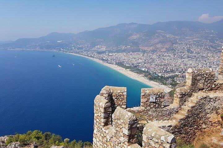 Alanya City Tour with Boat Tour, Cable Car and Lunch at Dimçay